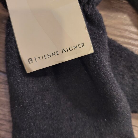NWT Etienne Aigner Black Fleece Winter Gloves – Classic Luxury Warm Accessories - Picture 3 of 3